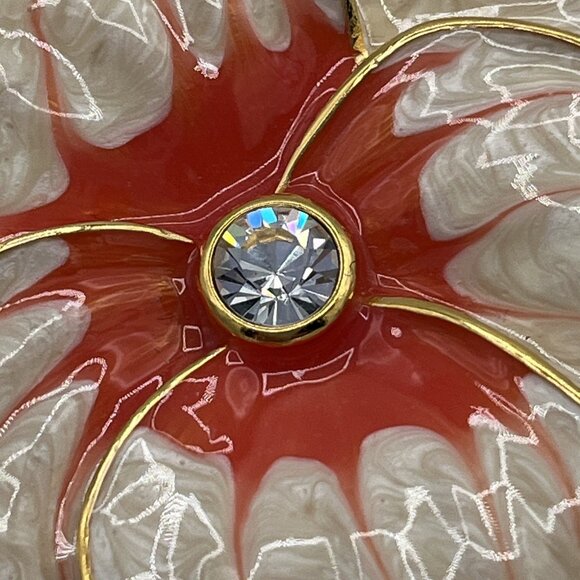 Vintage Joan Rivers Classics Collection Flower pin Peach Cream w/gold tones HTF - Picture 6 of 6